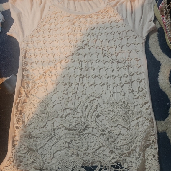 Beautiful  top - Picture 3 of 5